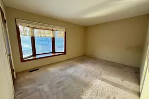 890 Meadowgrass Dr, Florissant, MO 63033 - Photo 15