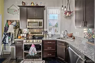 917 N 5th St, Saint Charles, MO 63301 - Photo 9