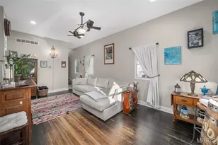 917 N 5th St, Saint Charles, MO 63301 - Photo 3