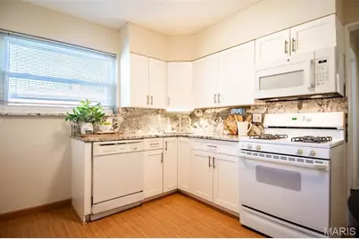 9105 Southview Lane, Saint Louis, MO 63123 - Photo 7