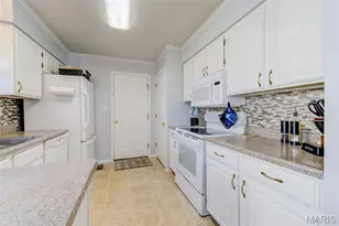 11941 Autumn Trace Ct, Maryland Heights, MO 63043 - Photo 17