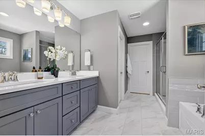 1025 Barry Court, Kirkwood, MO 63122 - Photo 21