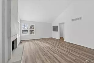 1283 Kew Gardens Dr, Florissant, MO 63031 - Photo 7