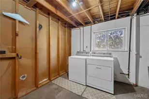 2437 Pinehurst Dr, Saint Louis, MO 63114 - Photo 29