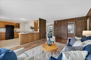 4046 Del Lago Dr, Florissant, MO 63034 - Photo 9