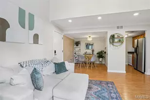 1045 Mersey Bend Dr, Saint Louis, MO 63129 - Photo 5