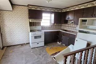 8834 Tyrell Dr, Saint Louis, MO 63136 - Photo 5