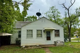 955 S 3rd St, Festus, MO 63028 - Photo 5