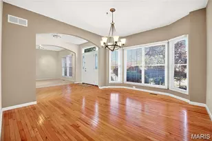 811 Wheaton Way, Creve Coeur, MO 63141 - Photo 5