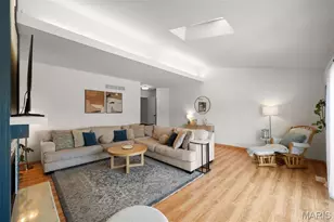 2042 Kentmore Ln, Chesterfield, MO 63017 - Photo 9