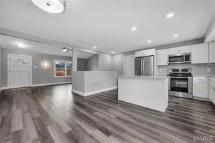 11152 Port Royal Dr, Saint Louis, MO 63146 - Photo 7