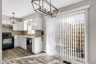 10510 Briston Ct, Saint Louis, MO 63114 - Photo 9