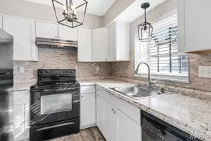 10510 Briston Ct, Saint Louis, MO 63114 - Photo 11