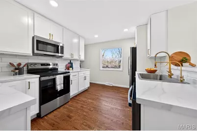12320 Missile Lane, Florissant, MO 63033 - Photo 9
