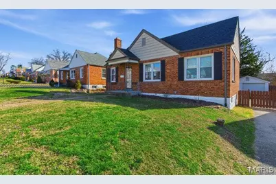 8628 Charlton Lane, Saint Louis, MO 63123 - Photo 3