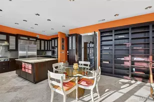 622 Forest Ct, Clayton, MO 63105 - Photo 11