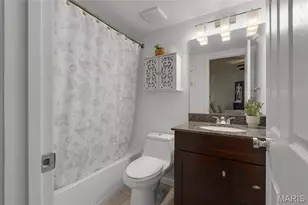 1943 Greenpoint Dr, Kirkwood, MO 63122 - Photo 9