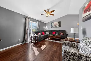 681 Ballantrae Dr, Wentzville, MO 63385 - Photo 3