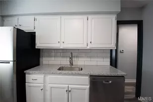 9448 Ardmore Dr, Bellefontaine Neighbors, MO 63137 - Photo 7