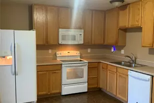 388 Montclair Tower Dr, Saint Charles, MO 63303 - Photo 5