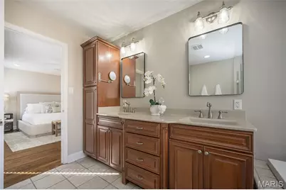 15644 Hedgeford Court, Chesterfield, MO 63017 - Photo 11