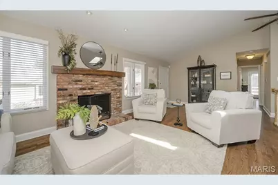 15644 Hedgeford Court, Chesterfield, MO 63017 - Photo 5