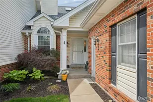 7326 Westover Colonial Ln, Shrewsbury, MO 63119 - Photo 3
