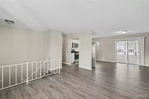 11983 Holly Brook Dr, Maryland Heights, MO 63043 - Photo 3