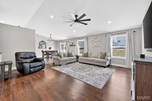 612 Courageous Ln, Wentzville, MO 63385 - Photo 3