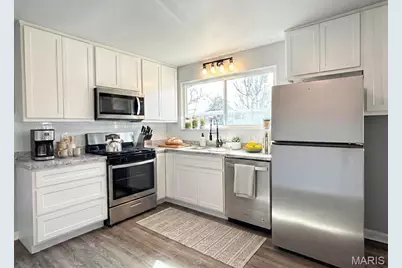 670 Starlet Drive, Florissant, MO 63031 - Photo 7