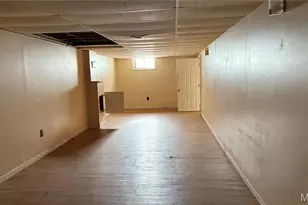 277 Dashwood Dr, Saint Louis, MO 63135 - Photo 9