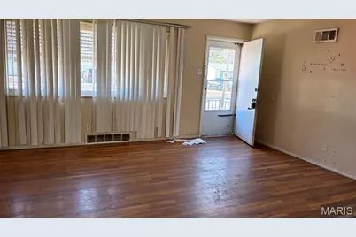 277 Dashwood Drive, Saint Louis, MO 63135 - Photo 3