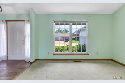 1828 Chateau Du Mont Drive, Florissant, MO 63031 - Photo 9