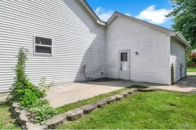 1828 Chateau Du Mont Drive, Florissant, MO 63031 - Photo 33