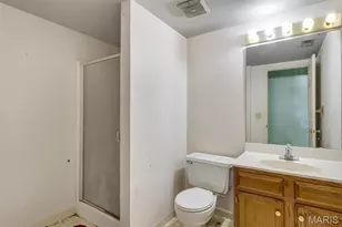 1828 Chateau Du Mont Dr, Florissant, MO 63031 - Photo 27