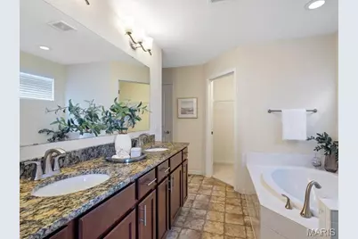 718 Savannah Crossing Way, Chesterfield, MO 63017 - Photo 19