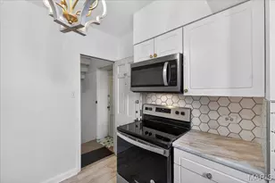 923 S Hanley Rd, Saint Louis, MO 63105 - Photo 21