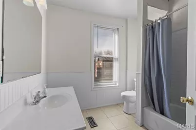 915 Bates Street, Saint Louis, MO 63111 - Photo 13