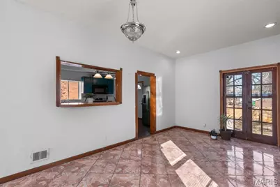 915 Bates Street, Saint Louis, MO 63111 - Photo 9