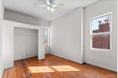 915 Bates Street, Saint Louis, MO 63111 - Photo 17
