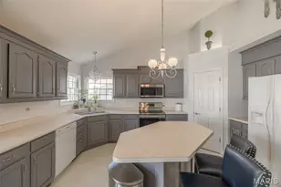 323 Wildberry Ln, Saint Charles, MO 63304 - Photo 3