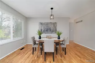 10430 Castle Dr, Saint Louis, MO 63136 - Photo 9