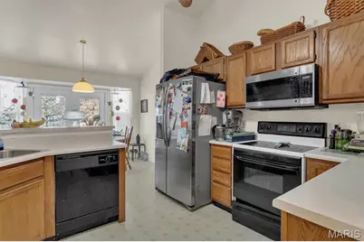 16328 Hampden Place, Florissant, MO 63034 - Photo 9