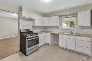 3368 Suncrest Ave, Breckenridge Hills, MO 63114 - Photo 7