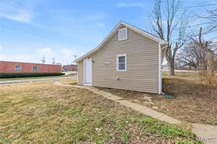 202 N 3rd St, Elsberry, MO 63343 - Photo 25