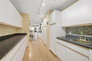 585 Coeur de Royale Dr, Creve Coeur, MO 63141 - Photo 11