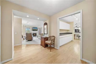 585 Coeur De Royale Drive #405, Creve Coeur, MO 63141 - Photo 3