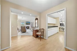 585 Coeur de Royale Dr, Creve Coeur, MO 63141 - Photo 3