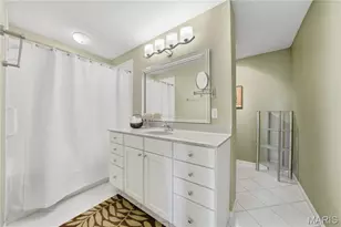 585 Coeur de Royale Dr, Creve Coeur, MO 63141 - Photo 19