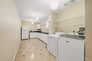 585 Coeur de Royale Dr, Creve Coeur, MO 63141 - Photo 21